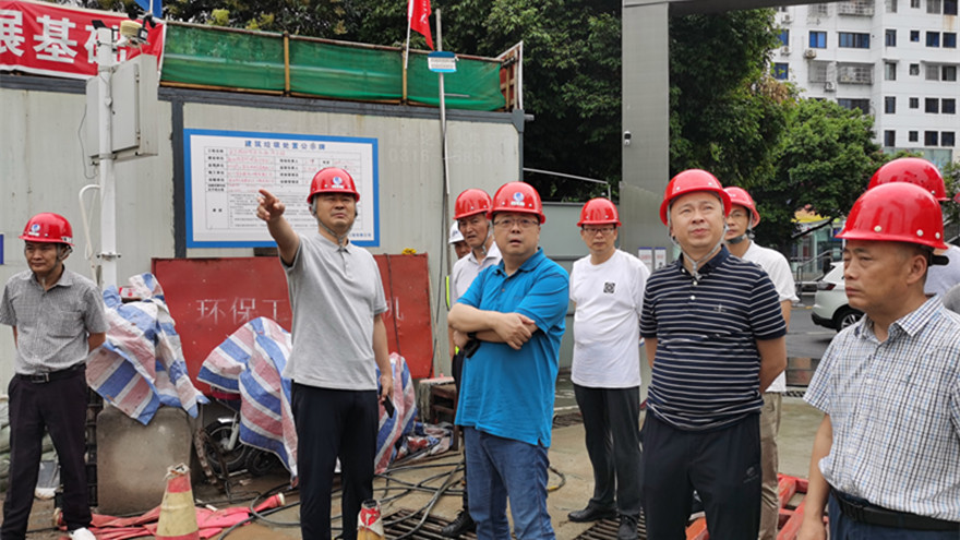 集團(tuán)黨委委員、副總經(jīng)理倪丹檢查集團(tuán)在建項(xiàng)目安全工作