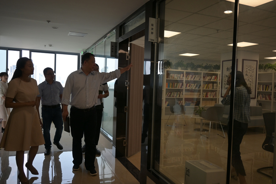 集團黨委委員、副總經理王濤帶隊檢查金控公司_副本